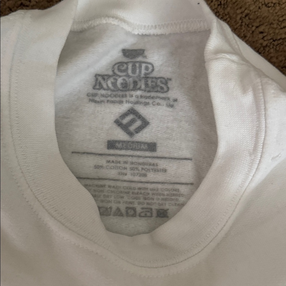 ISSI White Cup Noodles Graphic Sweatshirts brand new - Picture 2 of 4